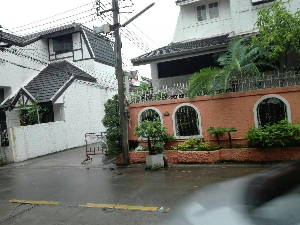 Baan Paan Sook Unitato Hostel Bangkok Buitenkant foto