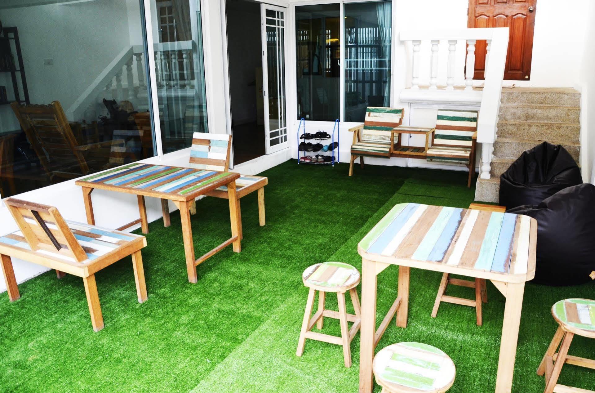 Baan Paan Sook Unitato Hostel Bangkok Buitenkant foto
