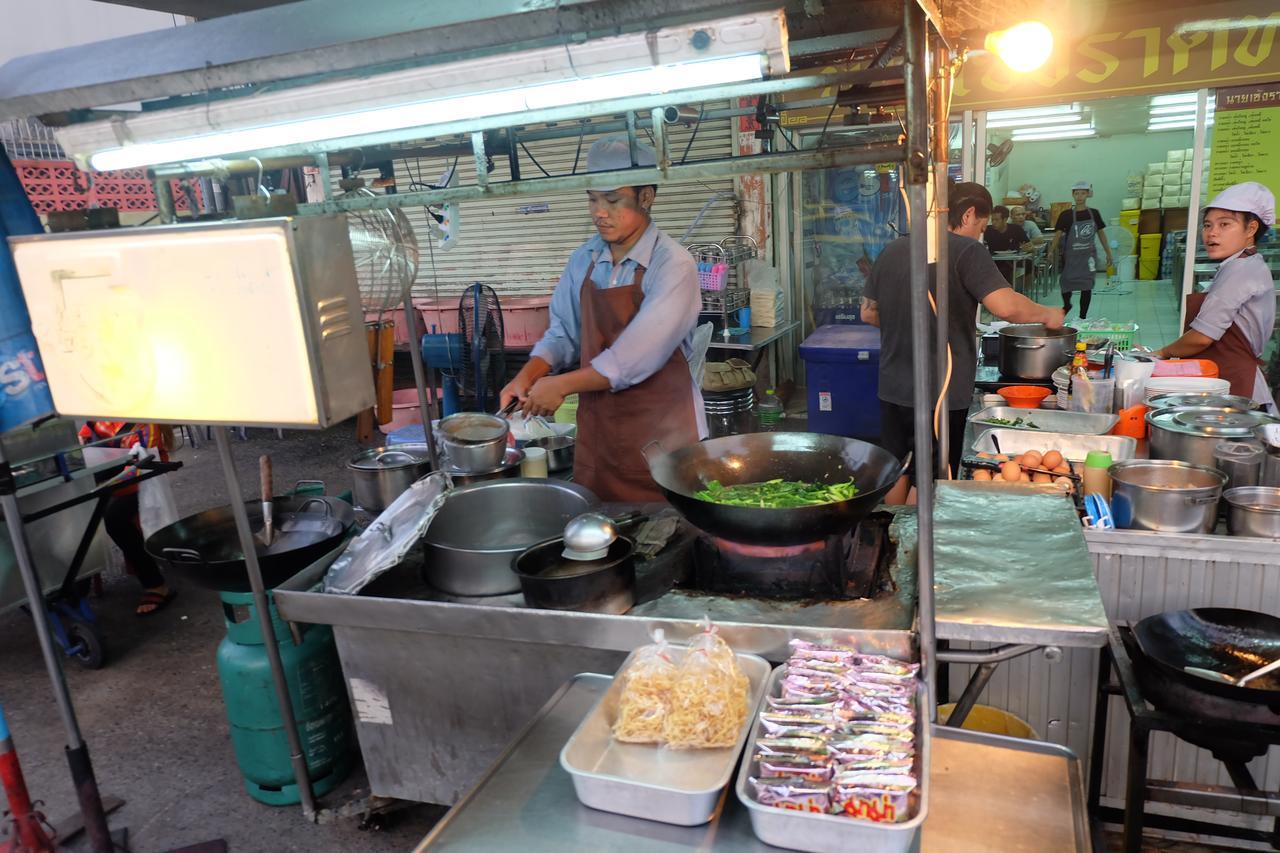Baan Paan Sook Unitato Hostel Bangkok Buitenkant foto