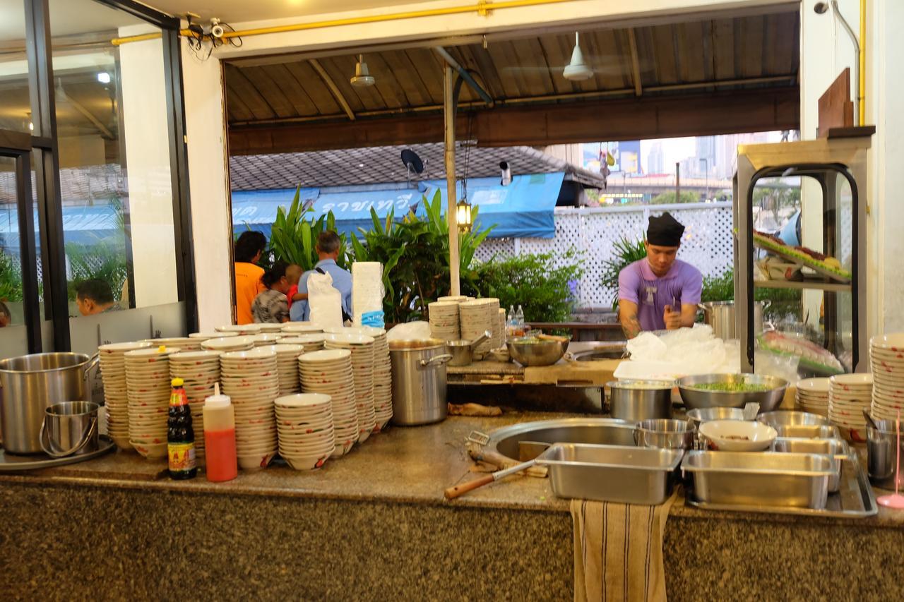 Baan Paan Sook Unitato Hostel Bangkok Buitenkant foto