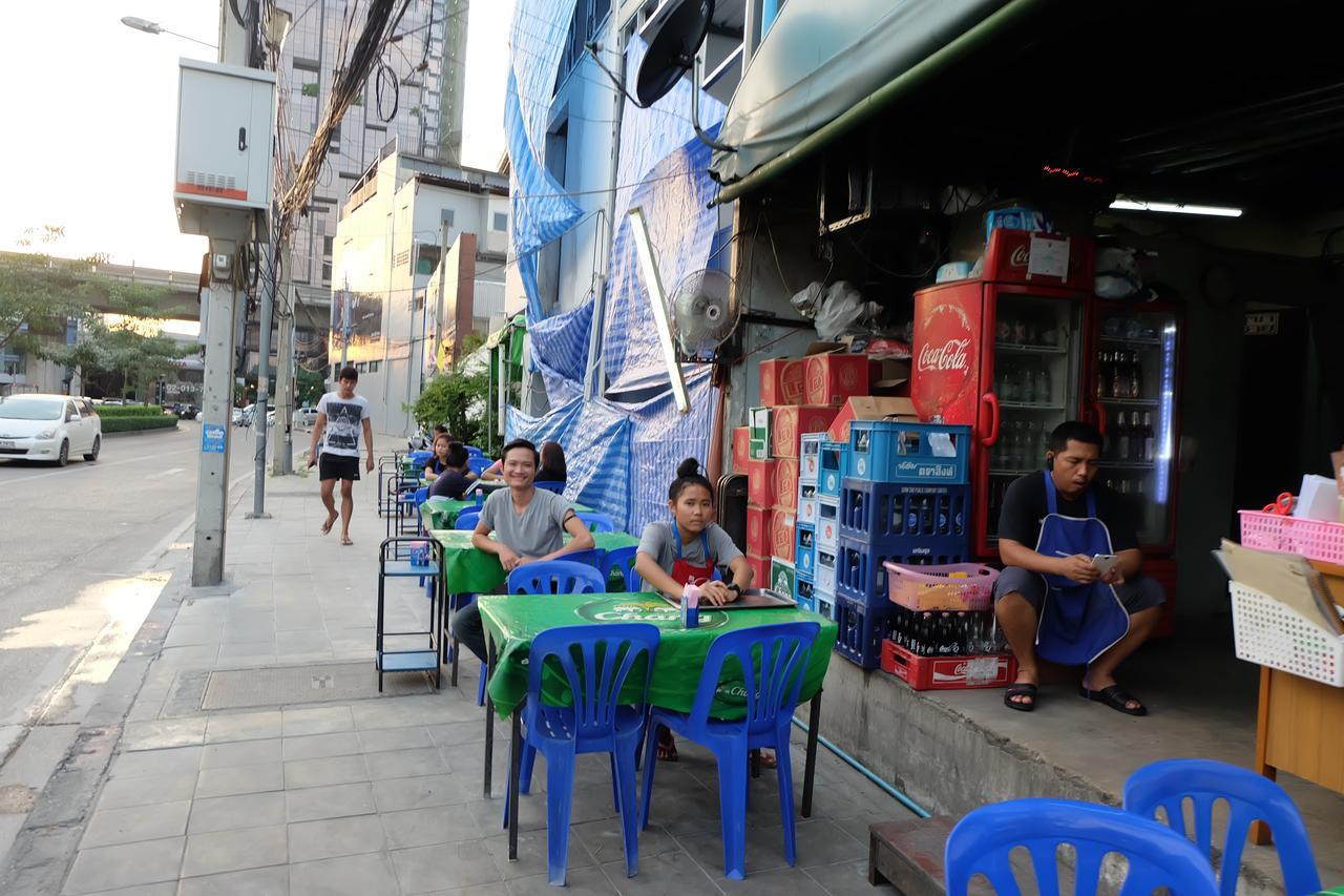 Baan Paan Sook Unitato Hostel Bangkok Buitenkant foto