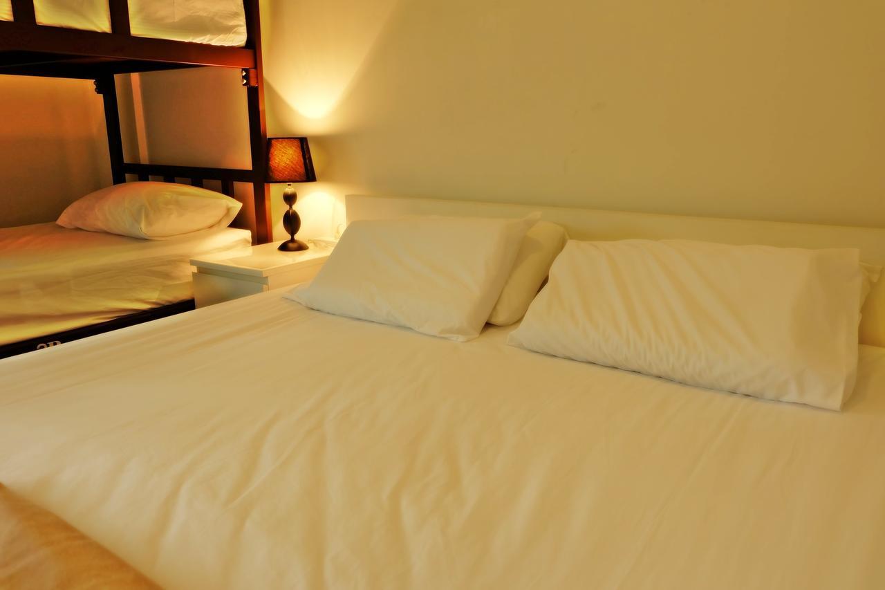 Baan Paan Sook Unitato Hostel Bangkok Buitenkant foto