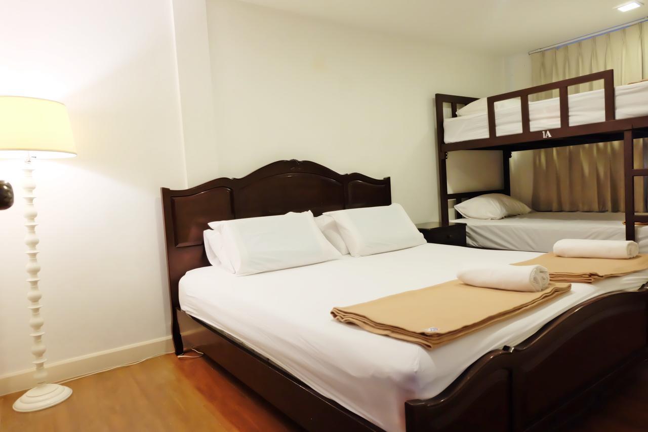 Baan Paan Sook Unitato Hostel Bangkok Buitenkant foto