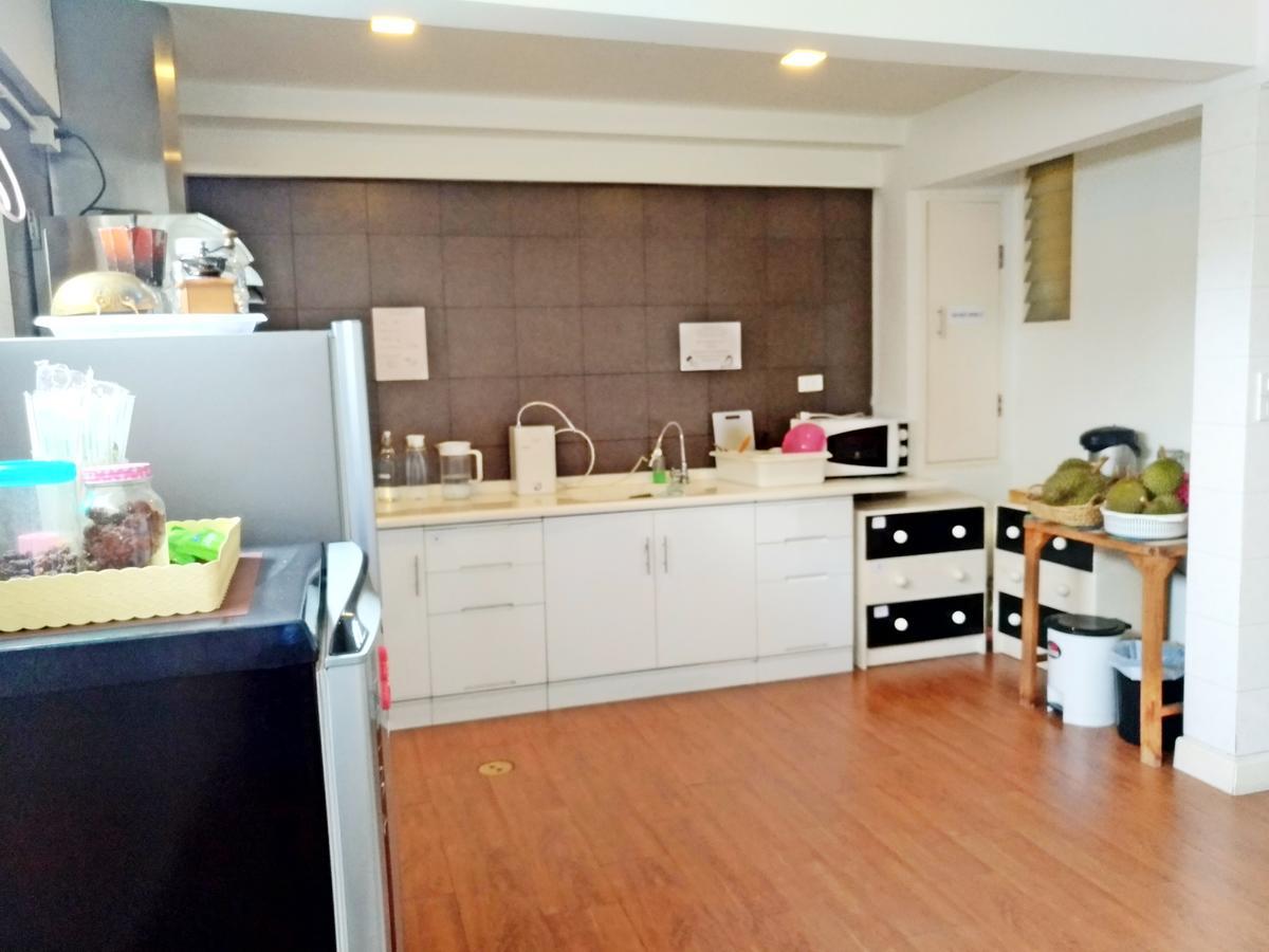 Baan Paan Sook Unitato Hostel Bangkok Buitenkant foto