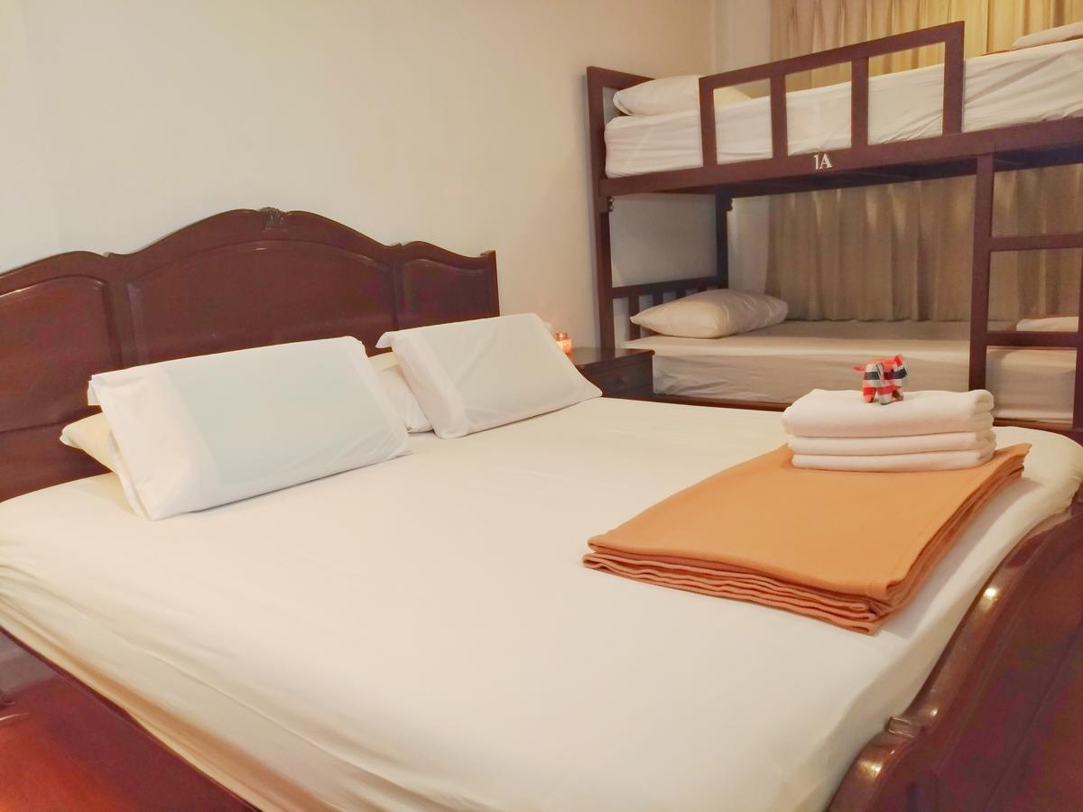 Baan Paan Sook Unitato Hostel Bangkok Buitenkant foto