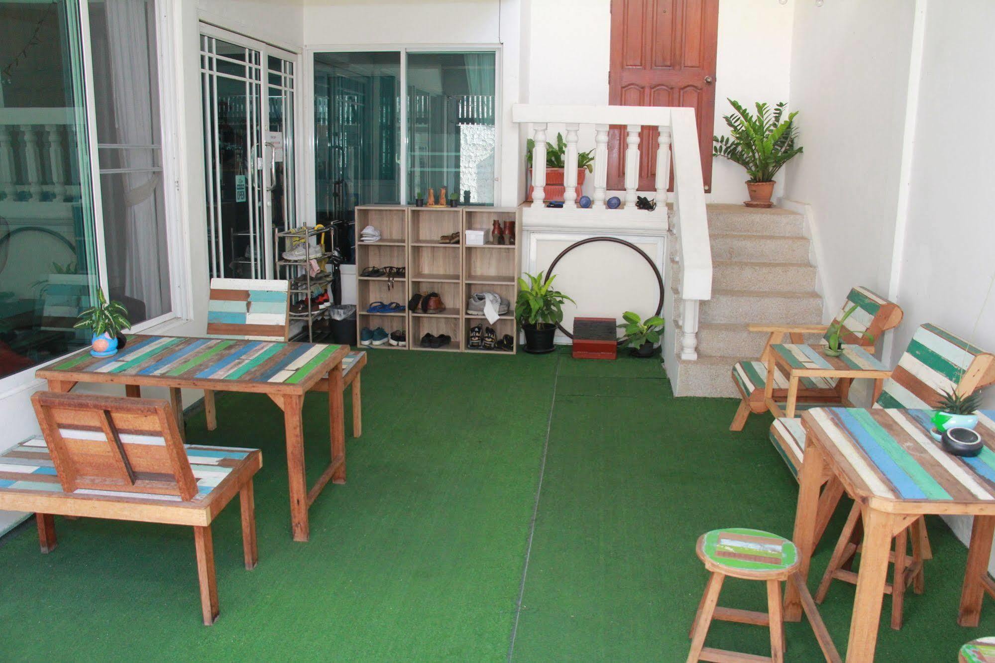 Baan Paan Sook Unitato Hostel Bangkok Buitenkant foto