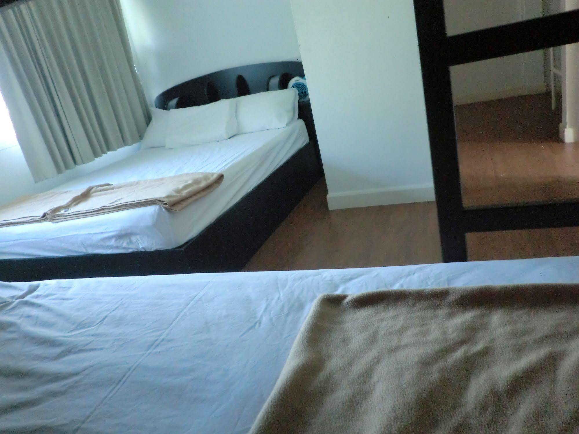 Baan Paan Sook Unitato Hostel Bangkok Buitenkant foto