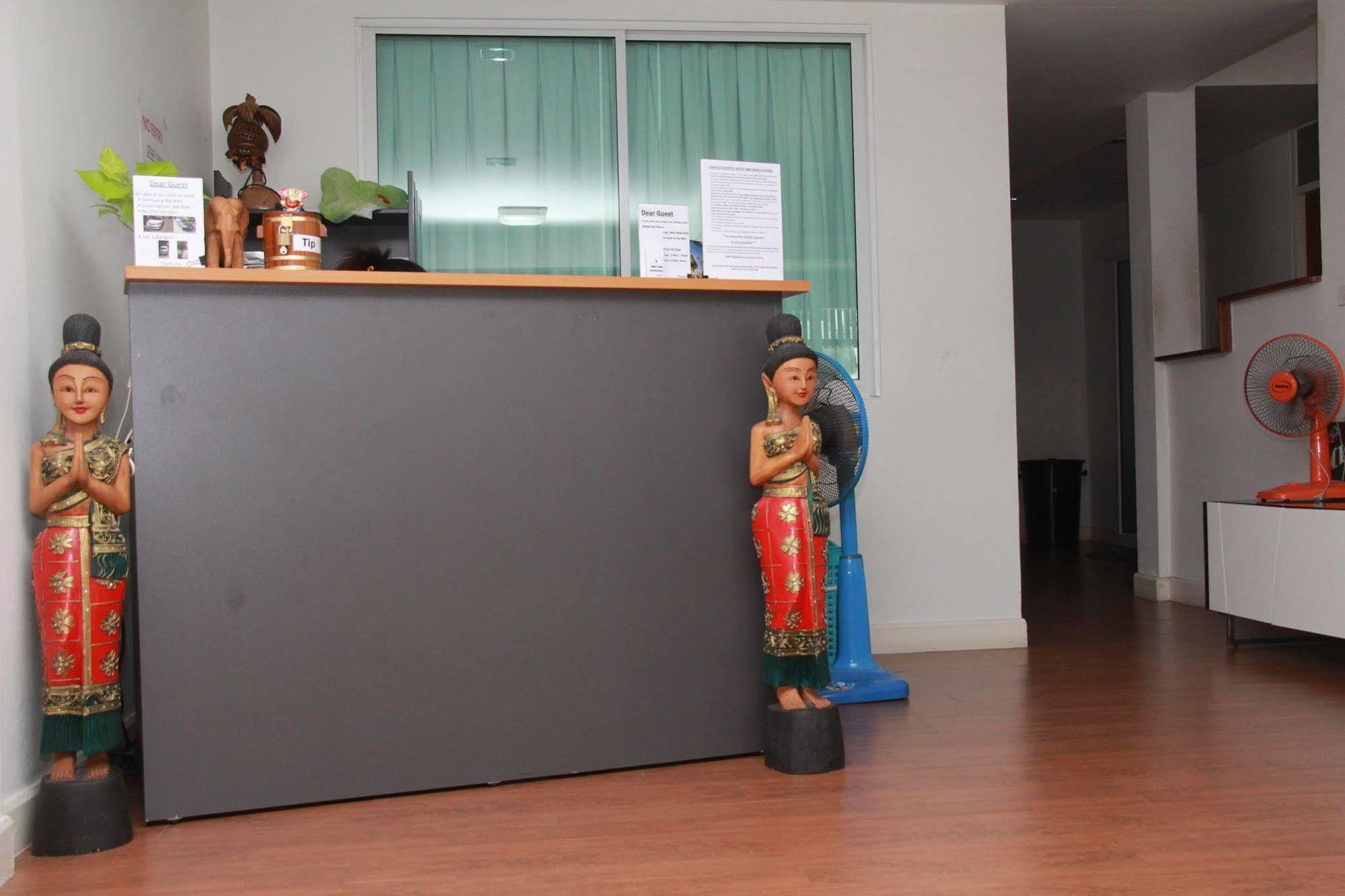 Baan Paan Sook Unitato Hostel Bangkok Buitenkant foto